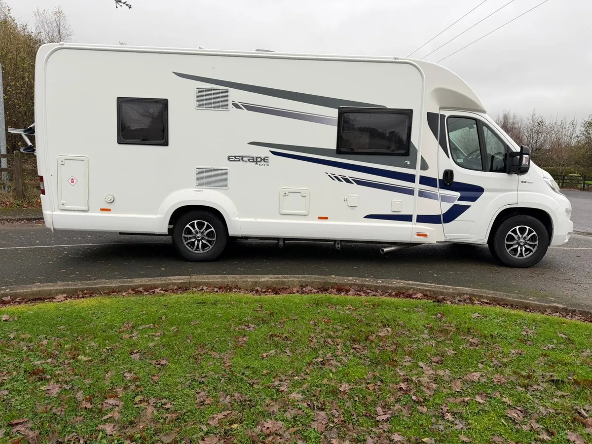 2019 192 Swift 4 Berth Camper-Van Fixed Bed - Image 4