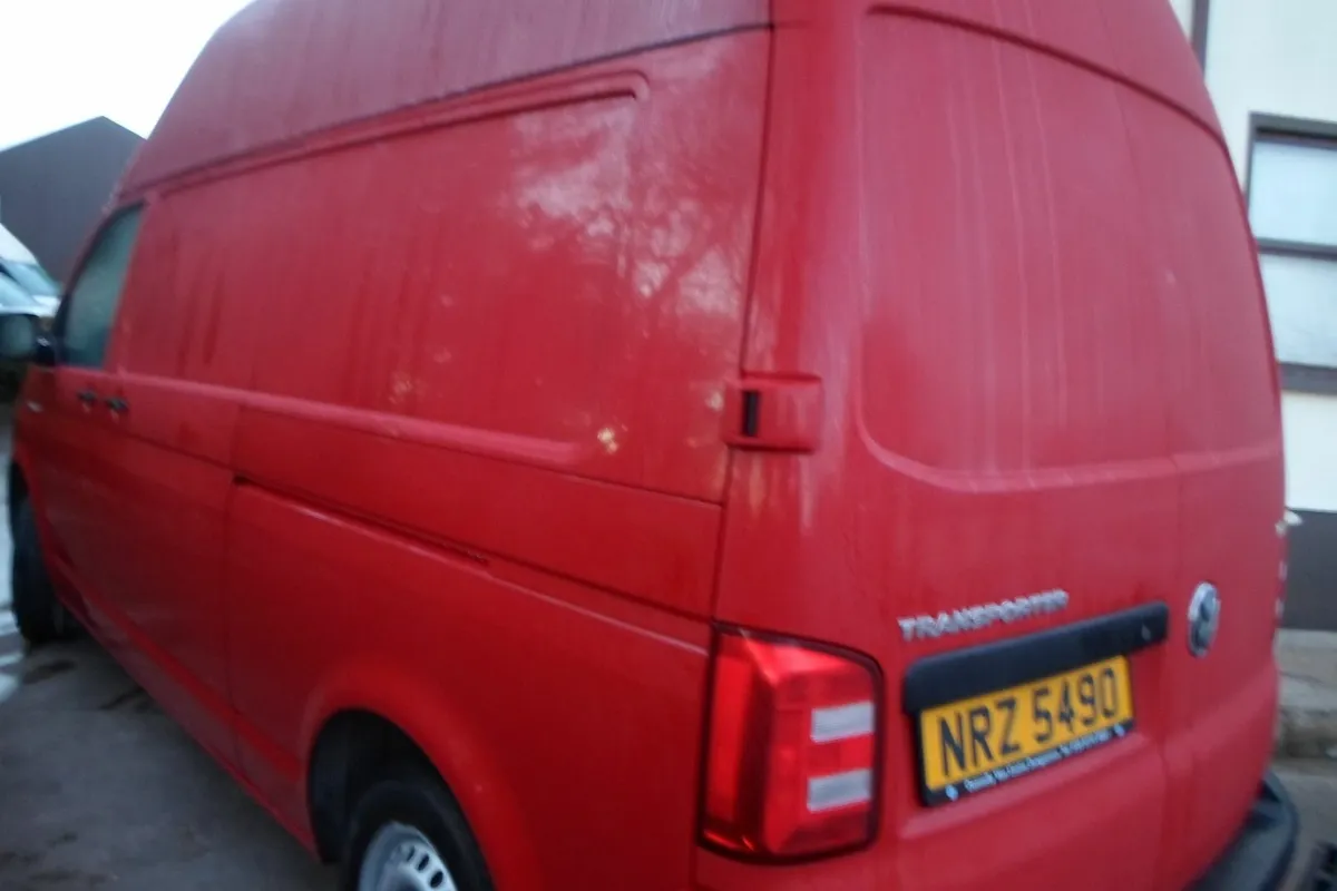 Volkswagen Transporter 2018 - Image 3