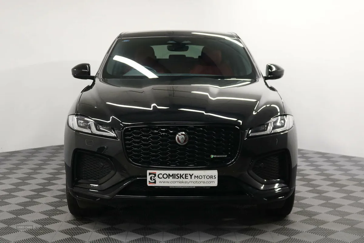 Jaguar F-Pace D200 MHEV R-Dynamic S - Image 2