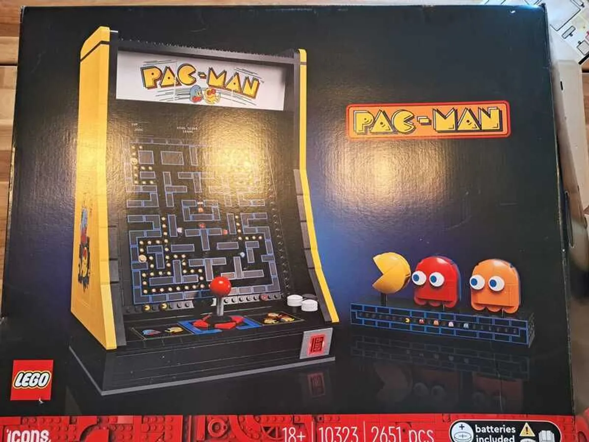 Lego 10323 - Pacman Arcade LEGO set - Image 1