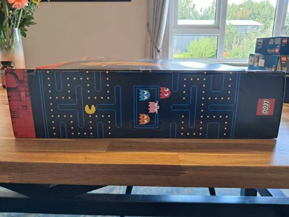 Lego 10323 - Pacman Arcade LEGO set - Image 4