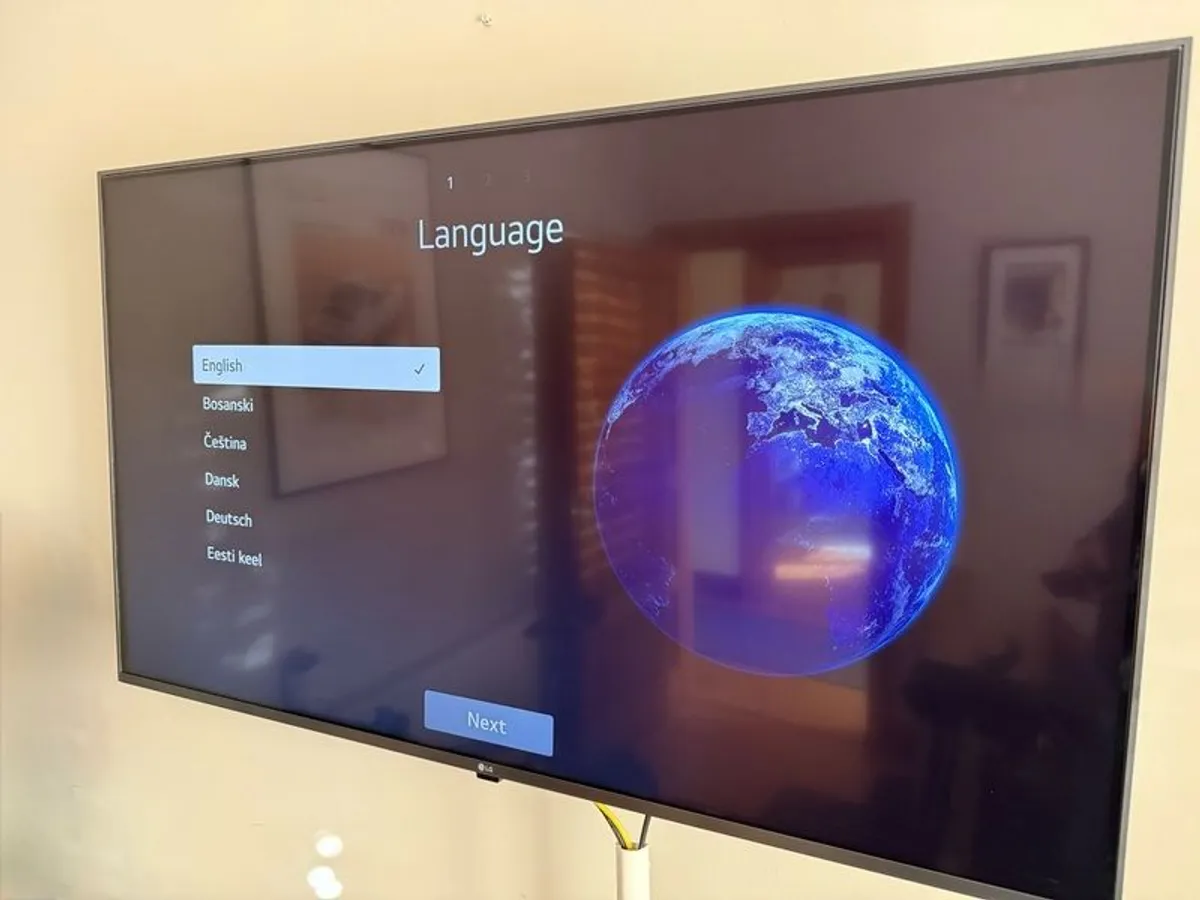 LG 43 inch 4K Smart UHD TV 1 yr old - Image 4