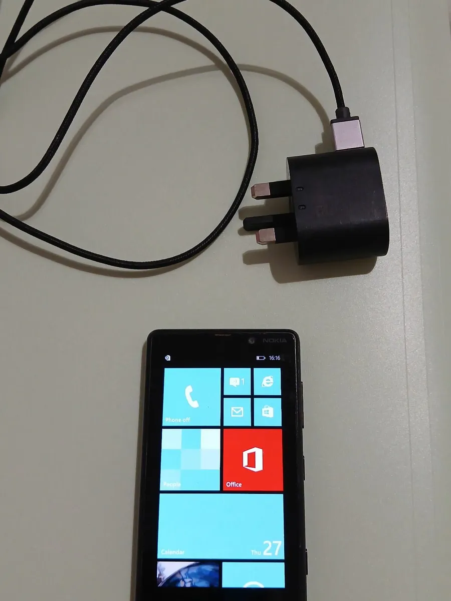 Nokia Lumia 820 Windows Phone - Image 4