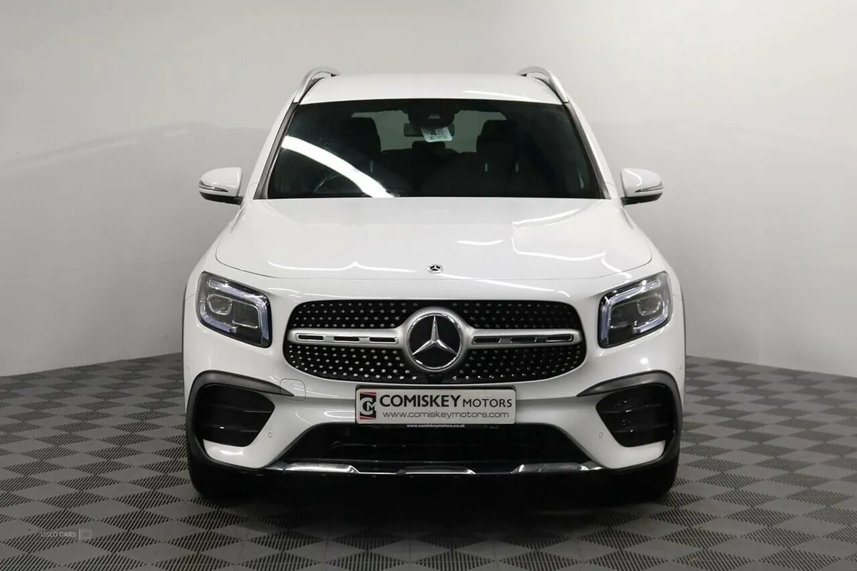 Mercedes-Benz GLB 200 AMG Line - Image 2