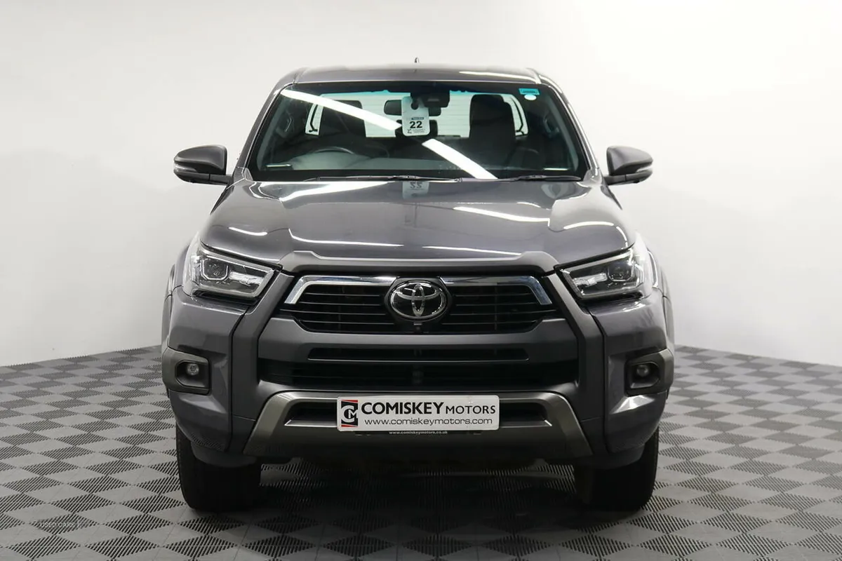 Toyota Hilux D-4D Invincible X - Image 2