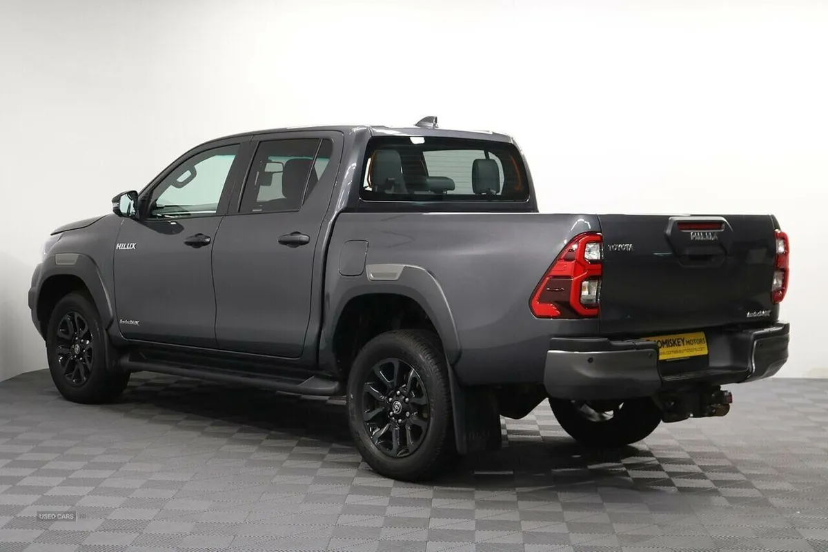 Toyota Hilux D-4D Invincible X - Image 4