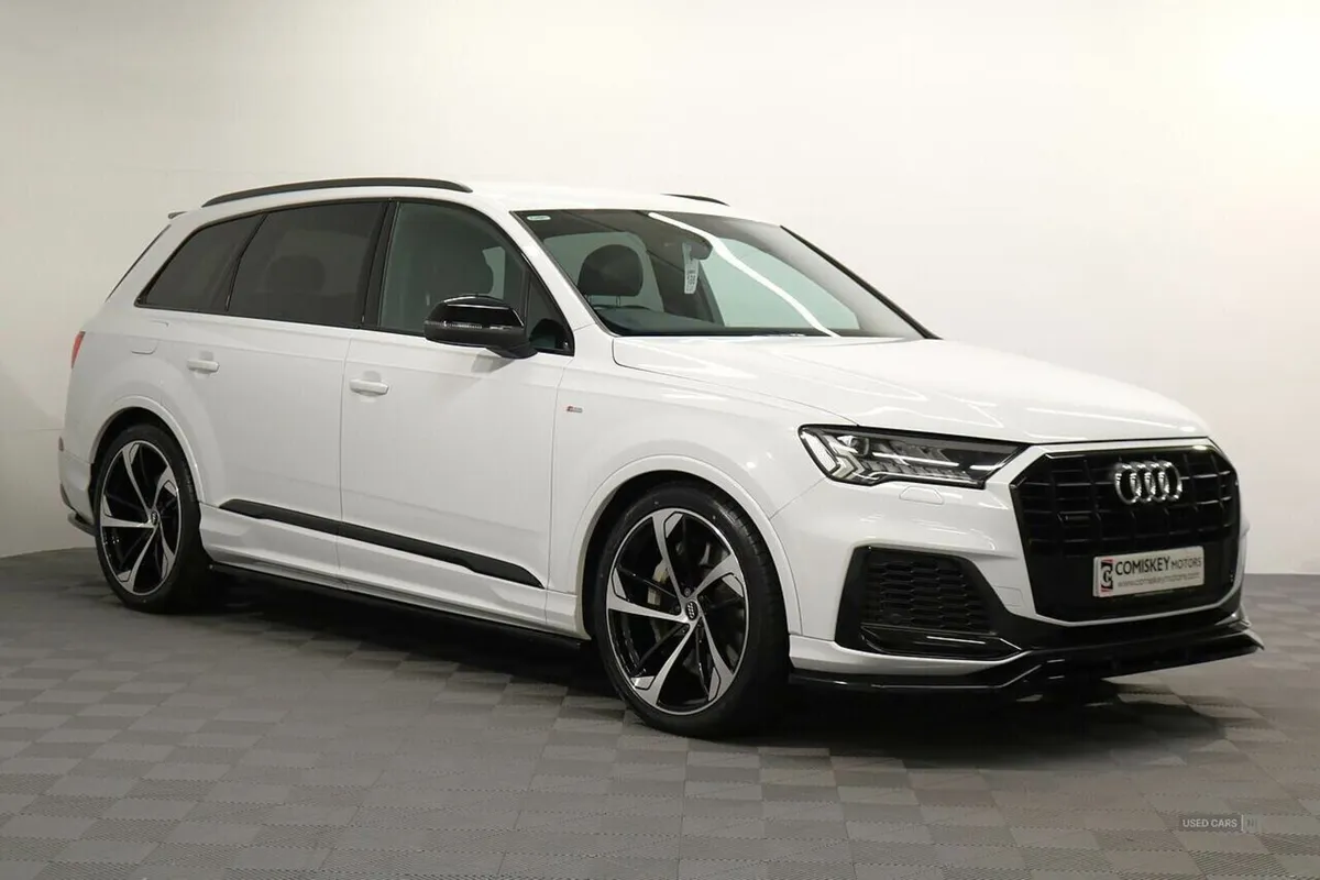 Audi Q7 TFSIe V6 Black Edition - Image 1