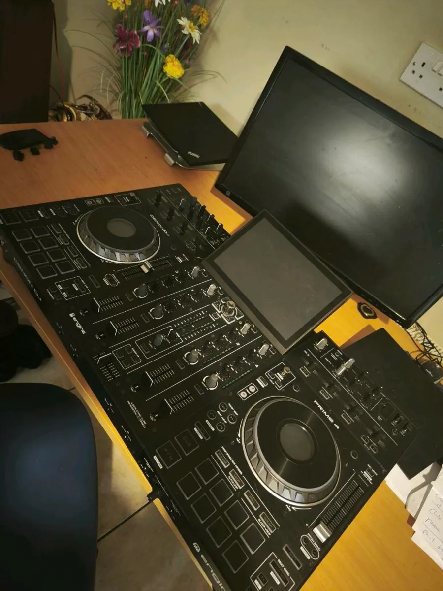 Denon prime 4 with magma flughtcase mint like new - Image 2