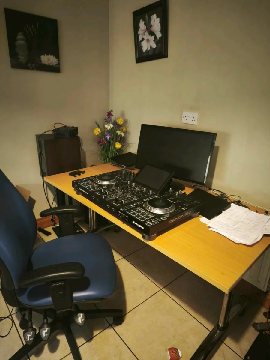 Denon prime 4 with magma flughtcase mint like new - Image 4