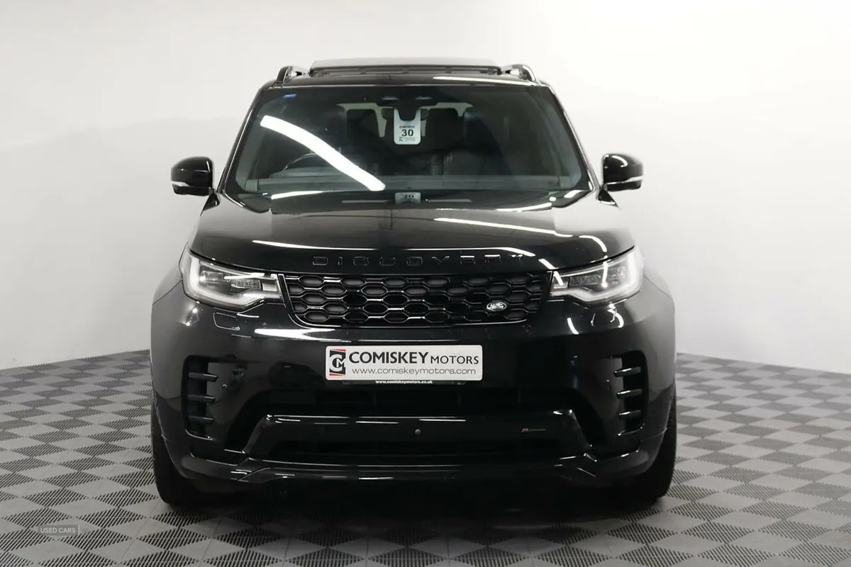 Land Rover Discovery D300 MHEV R-Dynamic SE Auto 4 - Image 2