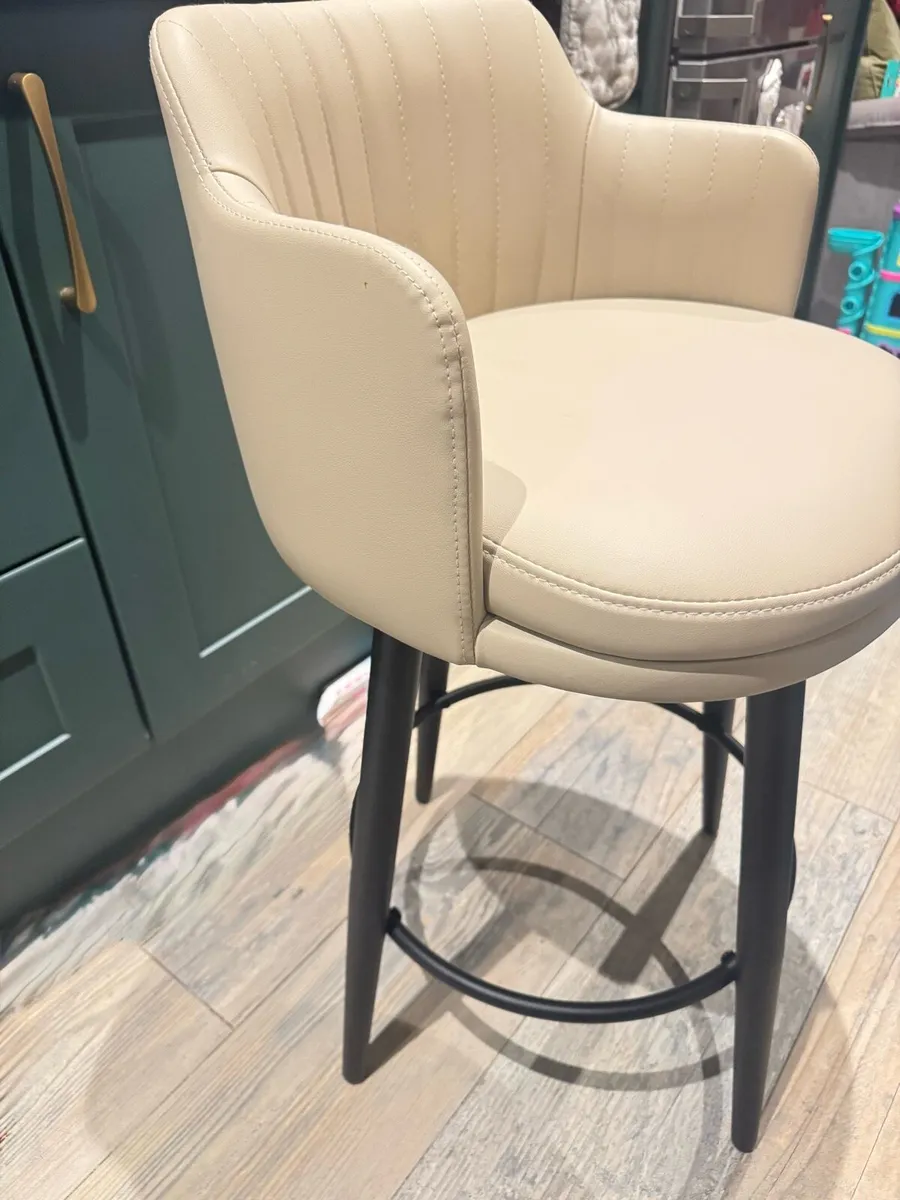 4 Bar Stools 65cm - Image 2