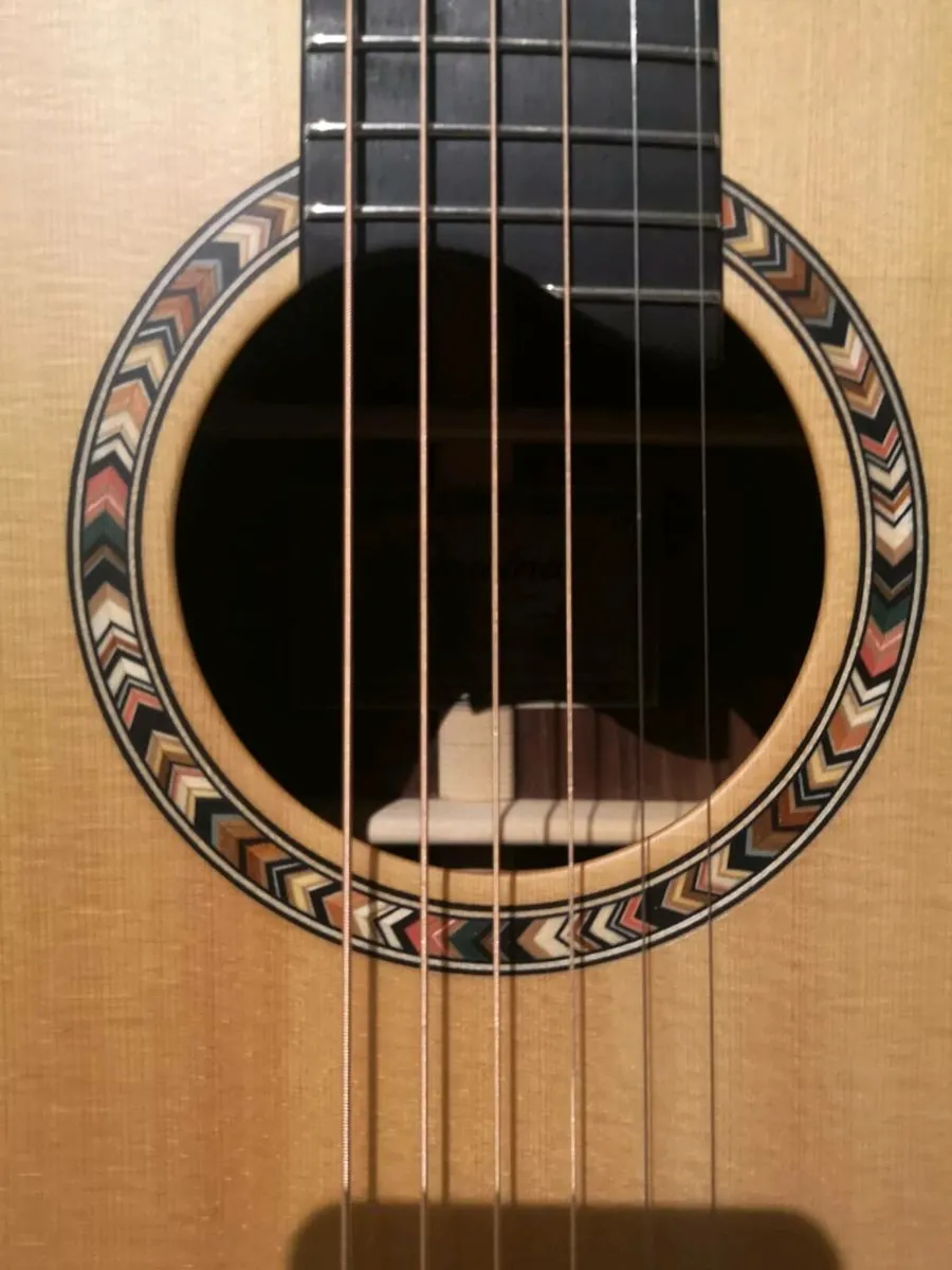 Dowina Cabernet Handmade Guitar. - Image 3