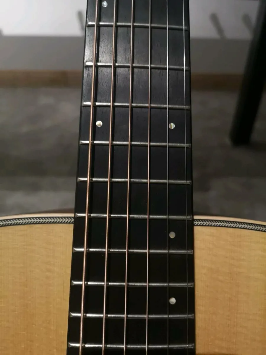 Dowina Cabernet Handmade Guitar. - Image 4