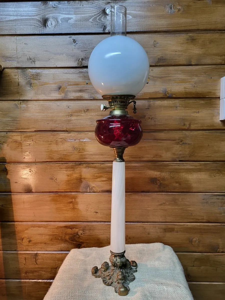 Antigue oil lamp - Image 1