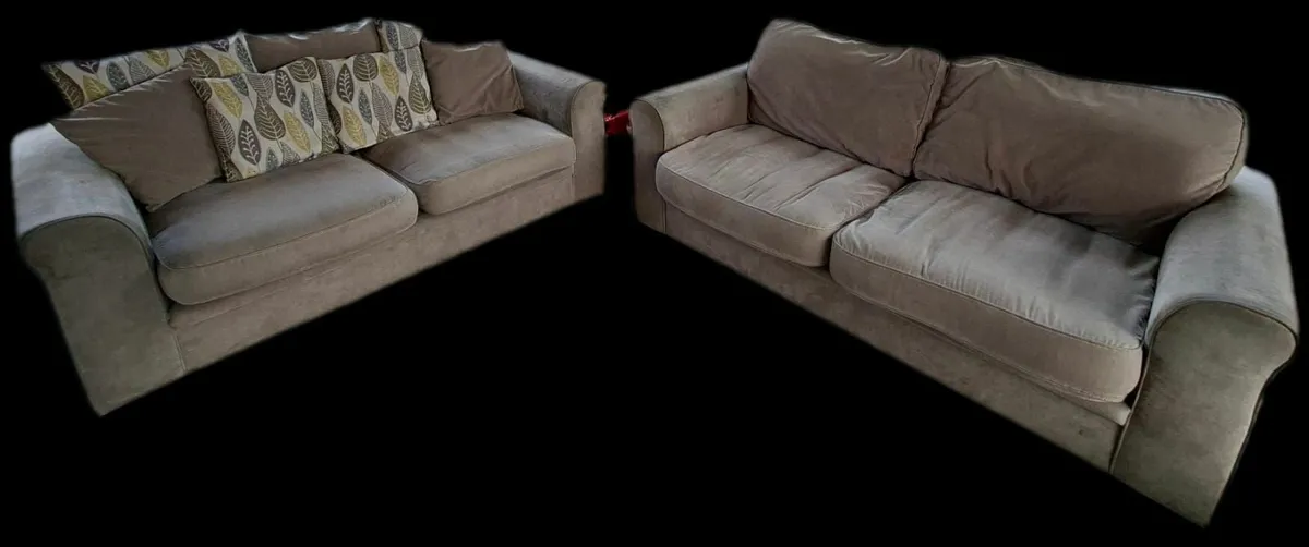 Couch 2 seater pillow back and matching 3 seater - Image 1