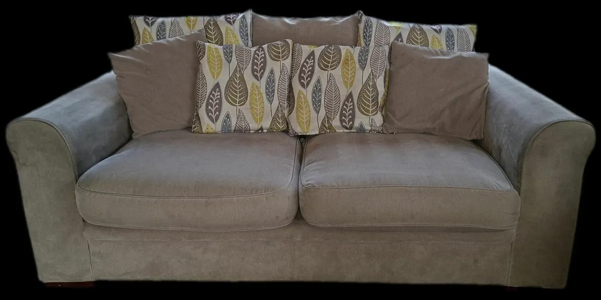 Couch 2 seater pillow back and matching 3 seater - Image 3