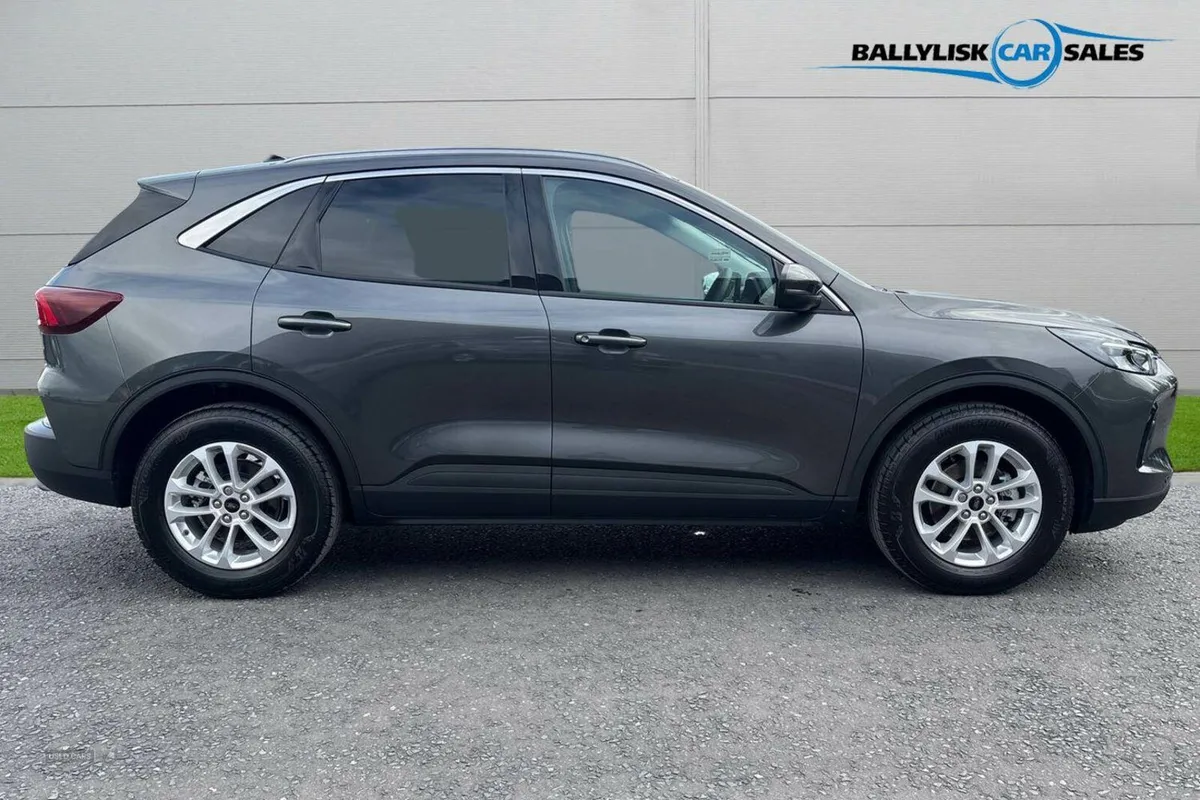 Ford Kuga 1.5 Titanium Petrol Manual 150 ps In Mag - Image 3