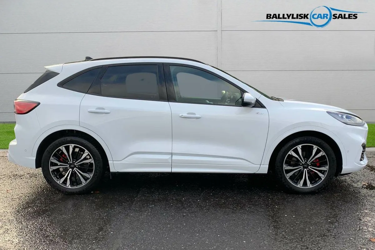 Ford Kuga 2.5h FHEV ST-Line X Edition 190PS in Whi - Image 3