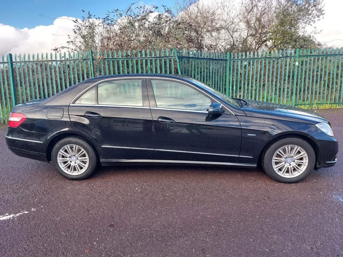 Mercedes E250 - Image 2