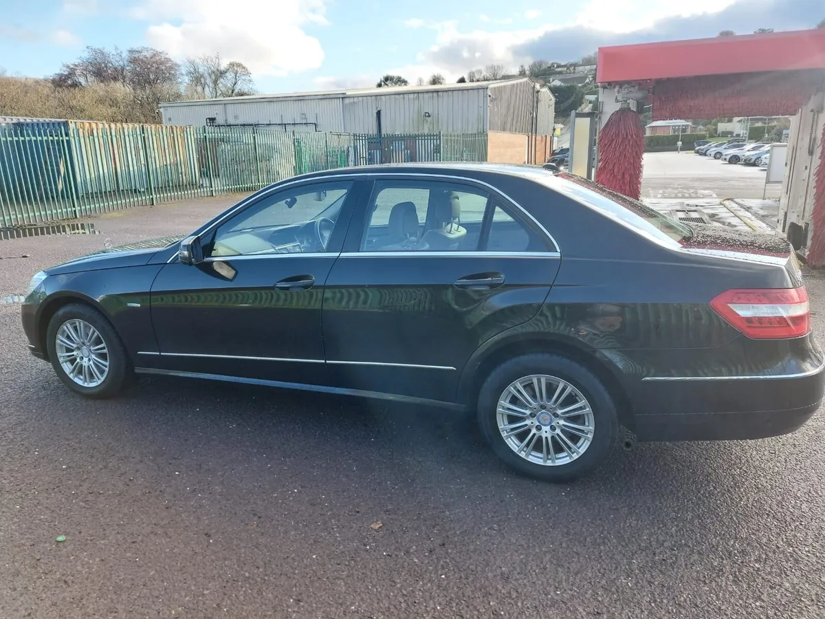 Mercedes E250 - Image 4