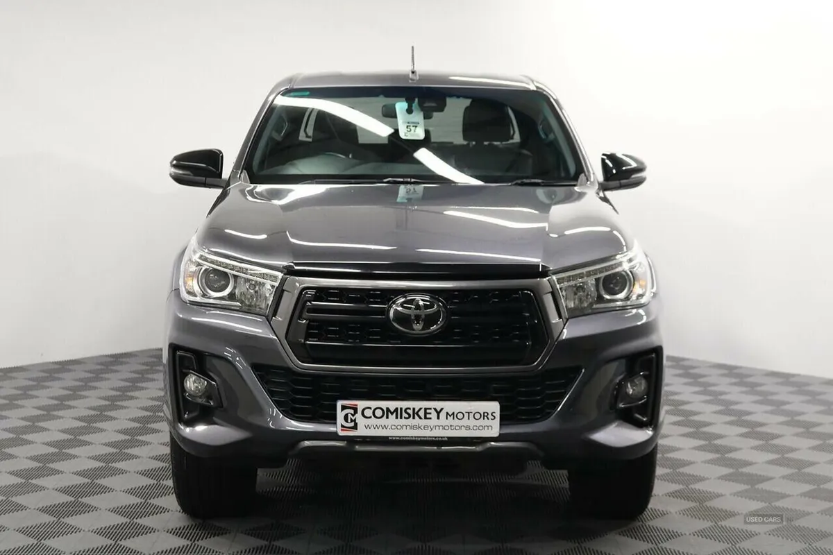 Toyota Hilux D-4D Invincible X - Image 2