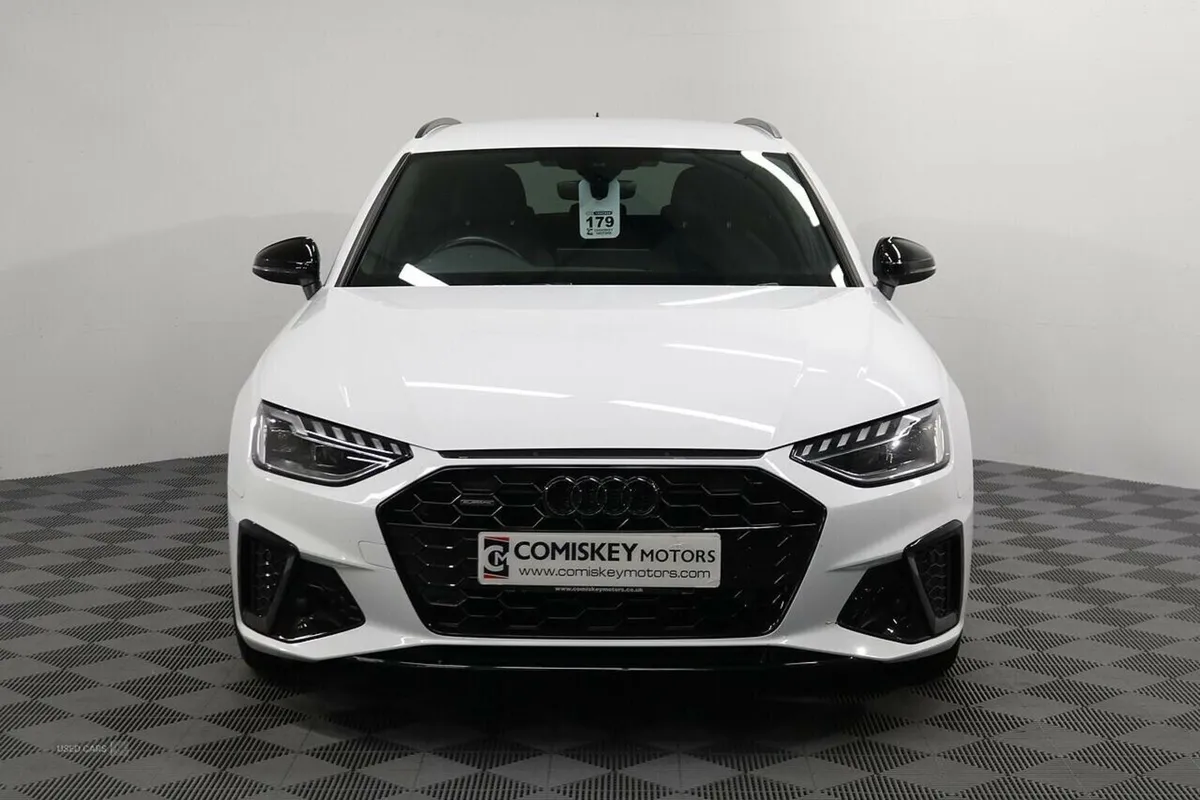 Audi A4 Avant TDI 40 Black Edition S Tronic Quattr - Image 2