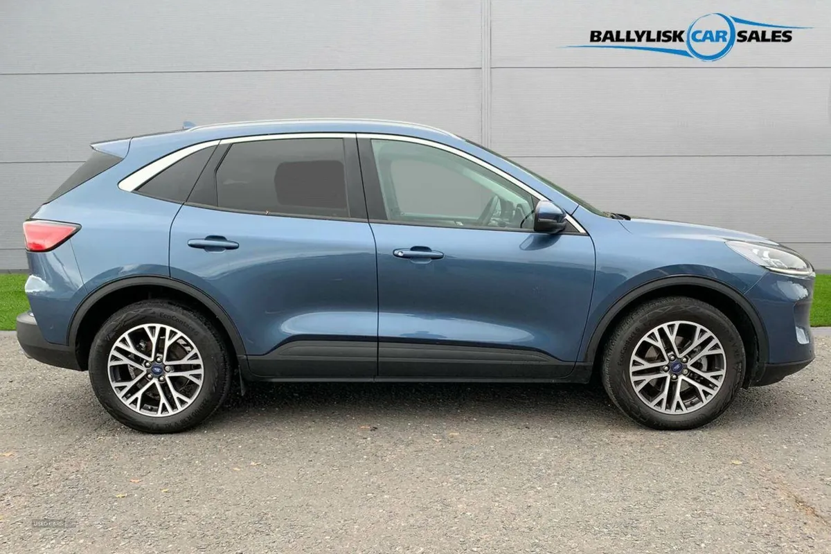 Ford Kuga 1.5T 150PS Titanium Edition in Chrome Bl - Image 3