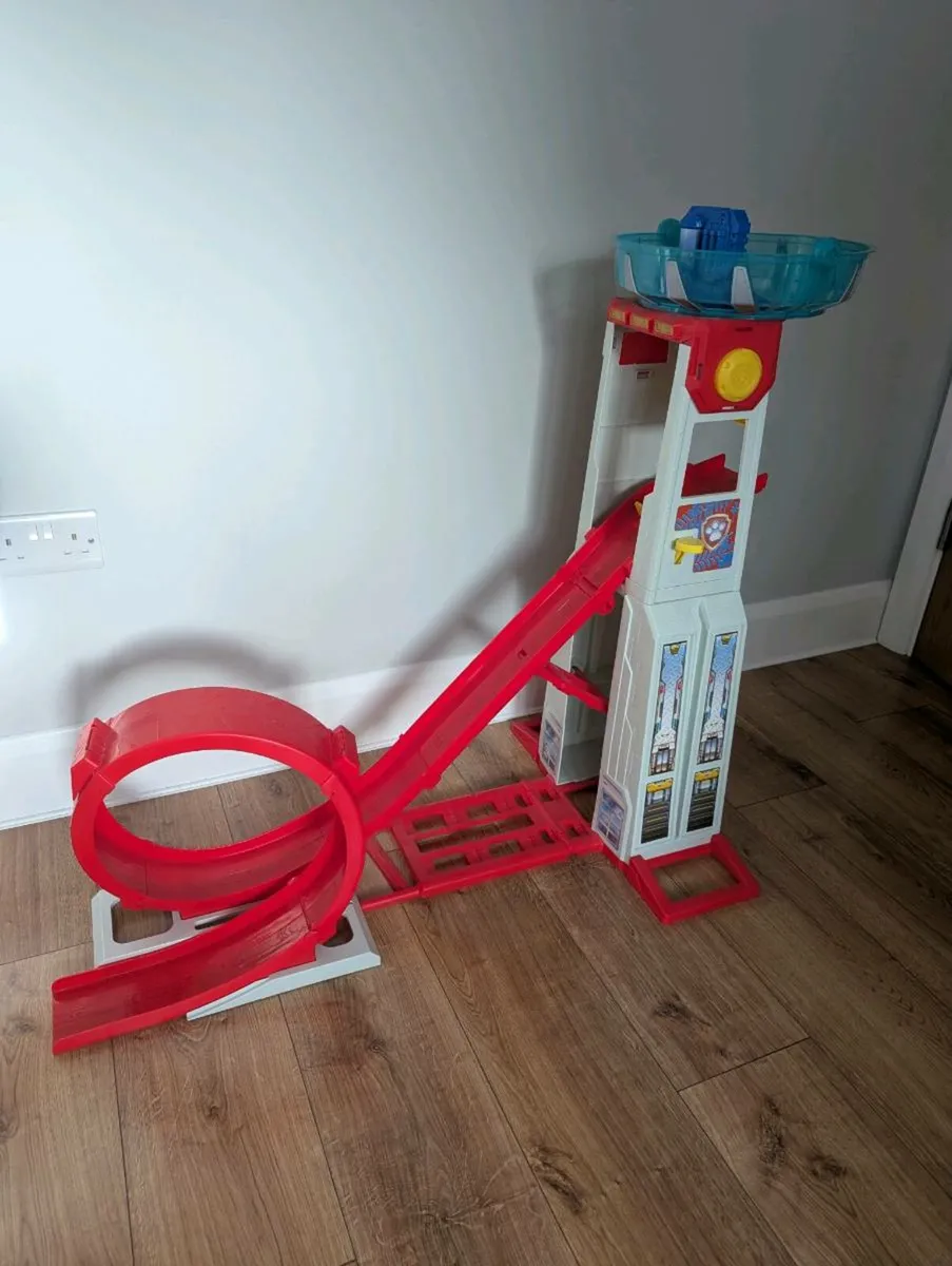 PAW Patrol Loop Tower includes 6 vehicles - Image 1