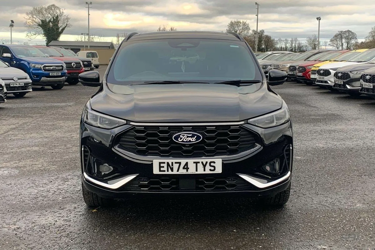 Ford Kuga 2.5 PHEV 14.4kWh ST-Line X in Agate Blac - Image 4