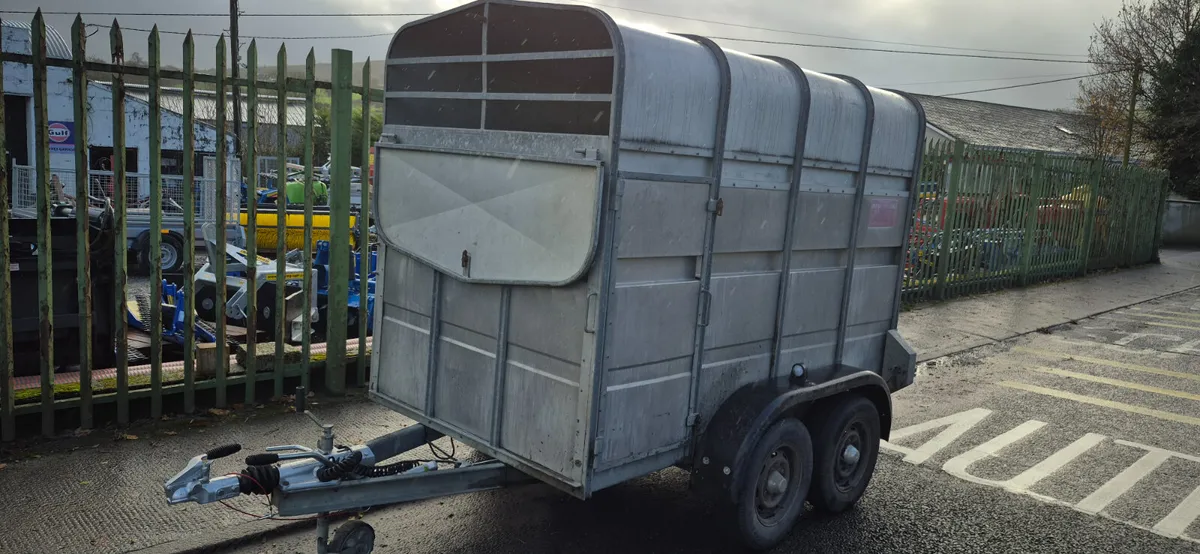 Livestock box - Image 1