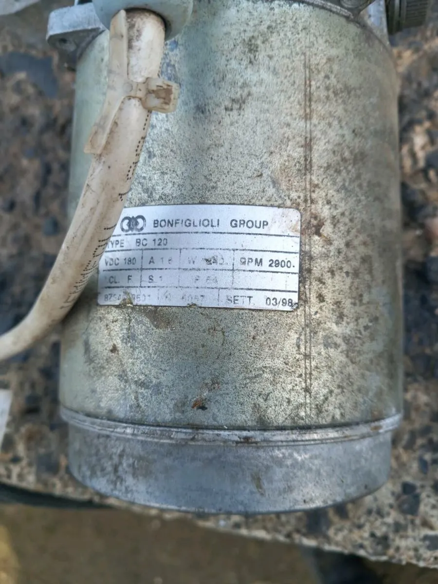 Motor with reduction gearbox for sale - Image 4