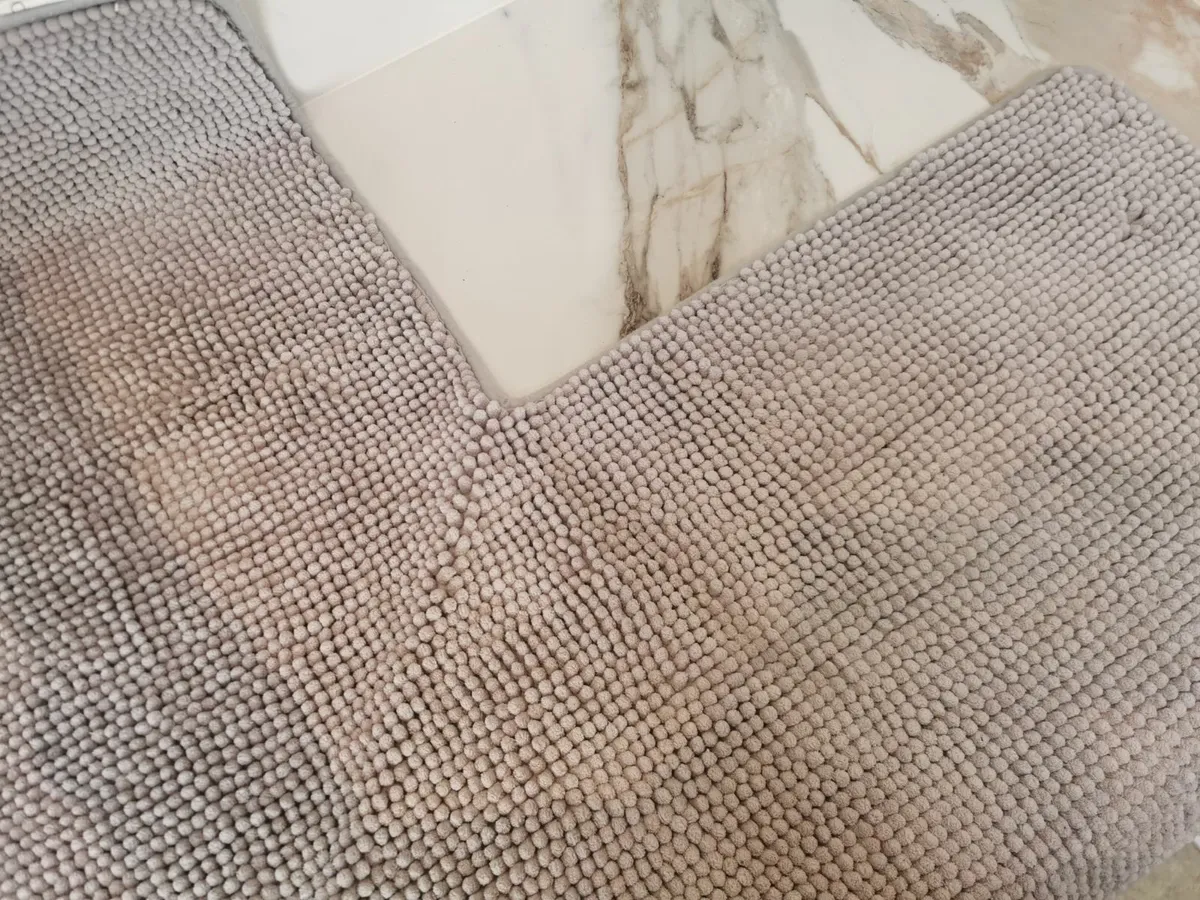 Corner shower mat - Image 1