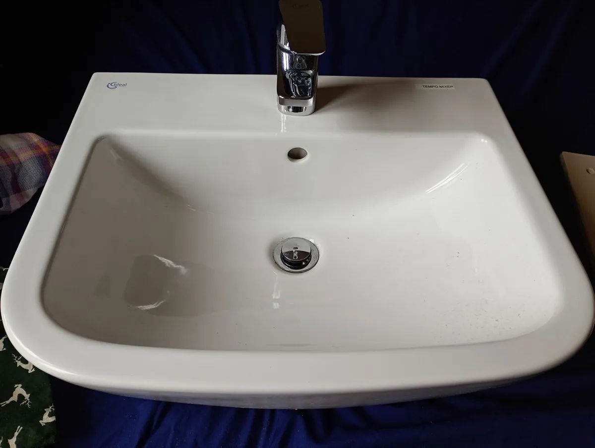 Bathroom sink - Image 3