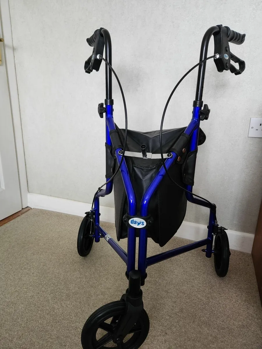 Tri wheeled Walker/Rollator - Image 2