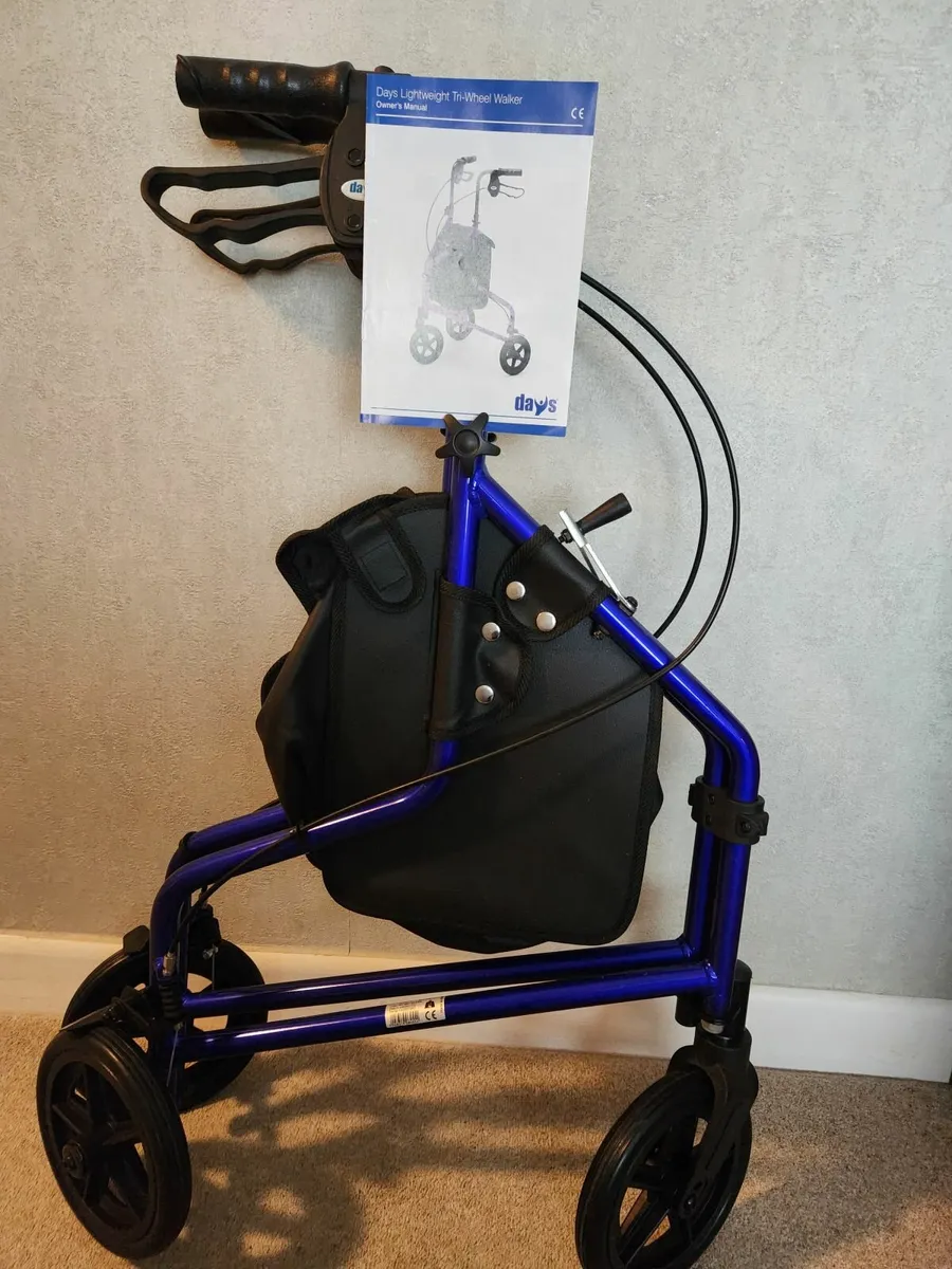 Tri wheeled Walker/Rollator - Image 1