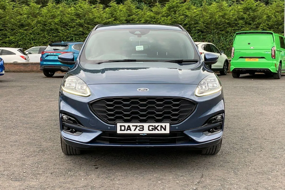 Ford Kuga 2.5h FHEV 190PS ST-Line Edition in Chrom - Image 4