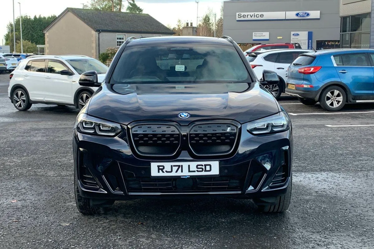 BMW iX3 80kWh M Sport Pro Electric Auto (286 ps) i - Image 4