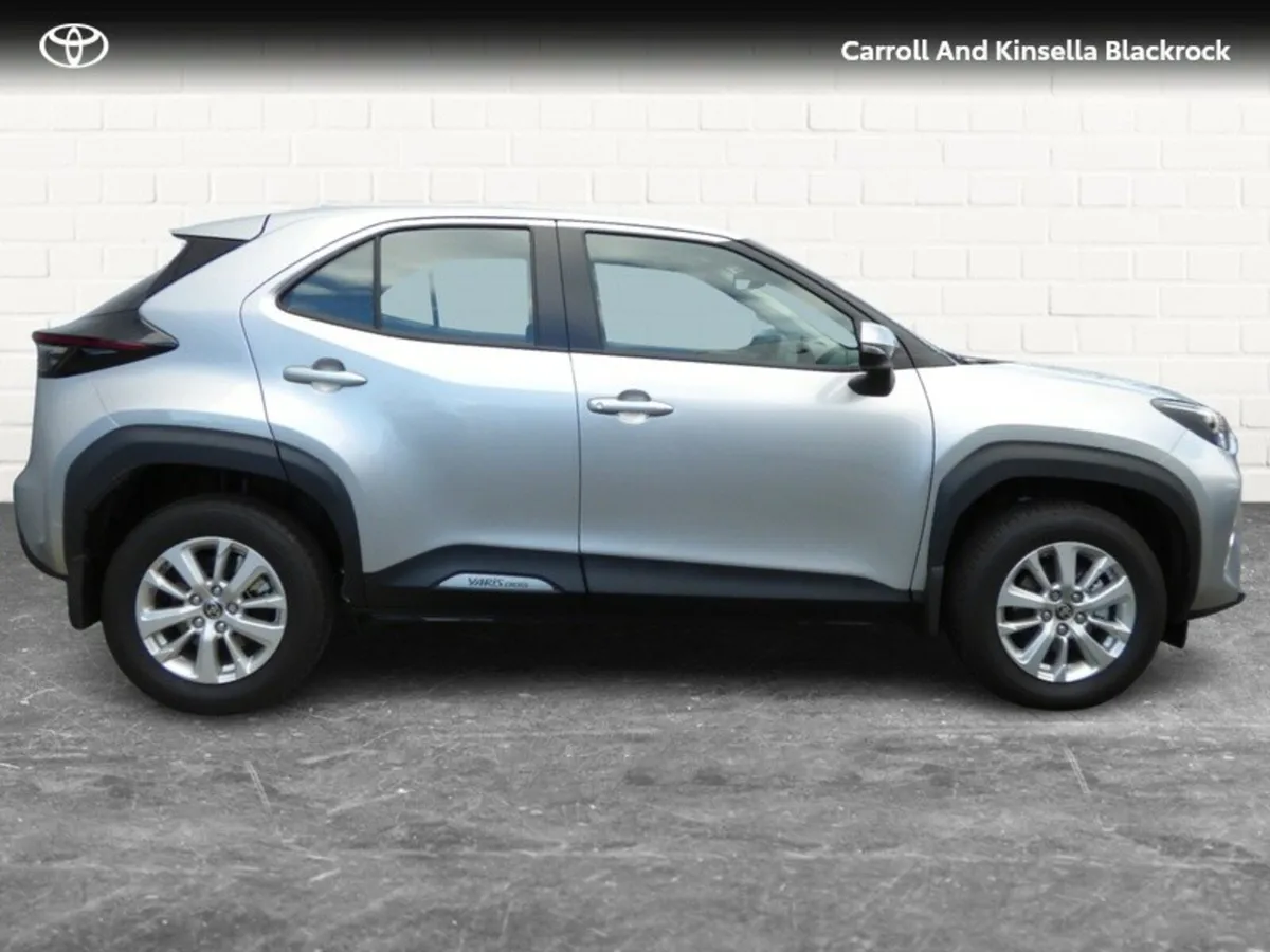 Toyota Yaris Cross Hybrid Luna - Image 3