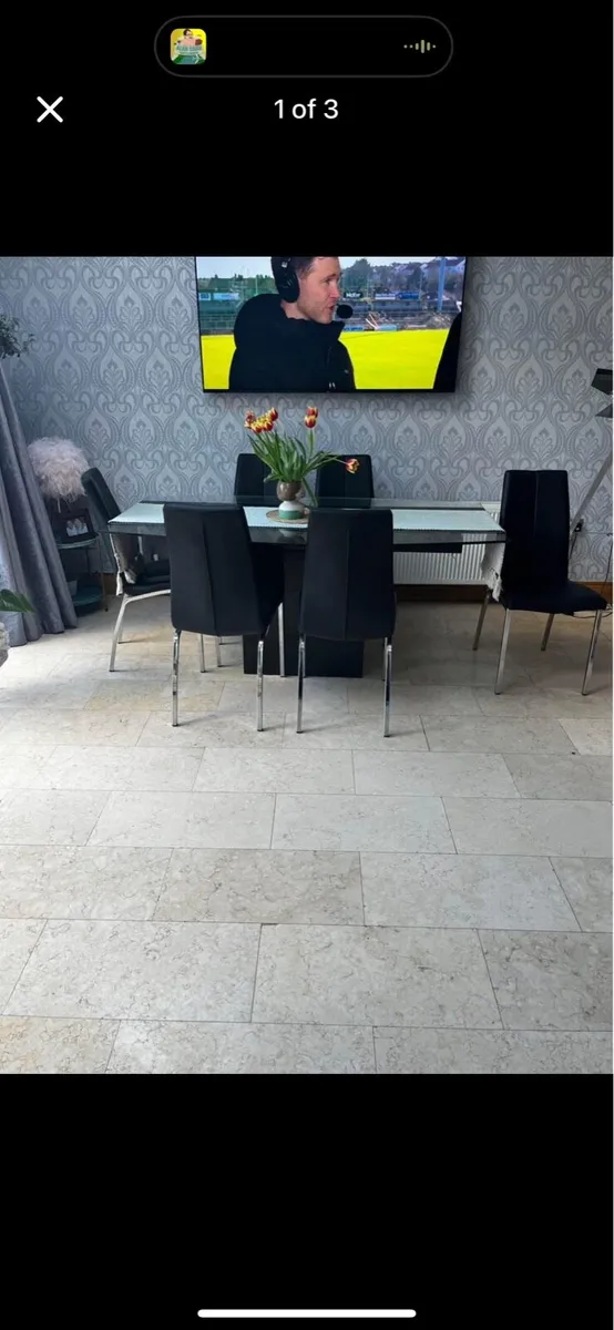 Dining table and chairs - Image 1