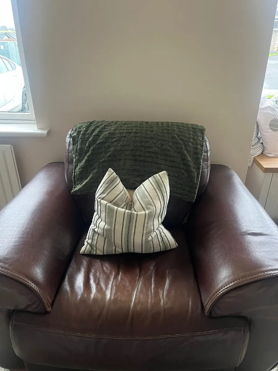 Leather furniture suite - Image 3