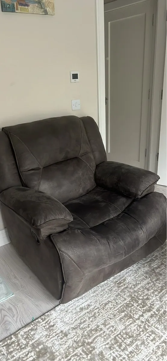 One seater recliner sofa - Image 1