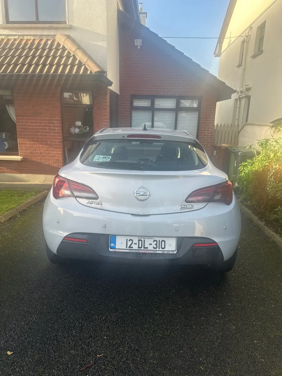 Opel Astra GTC sport 2012 - Image 3