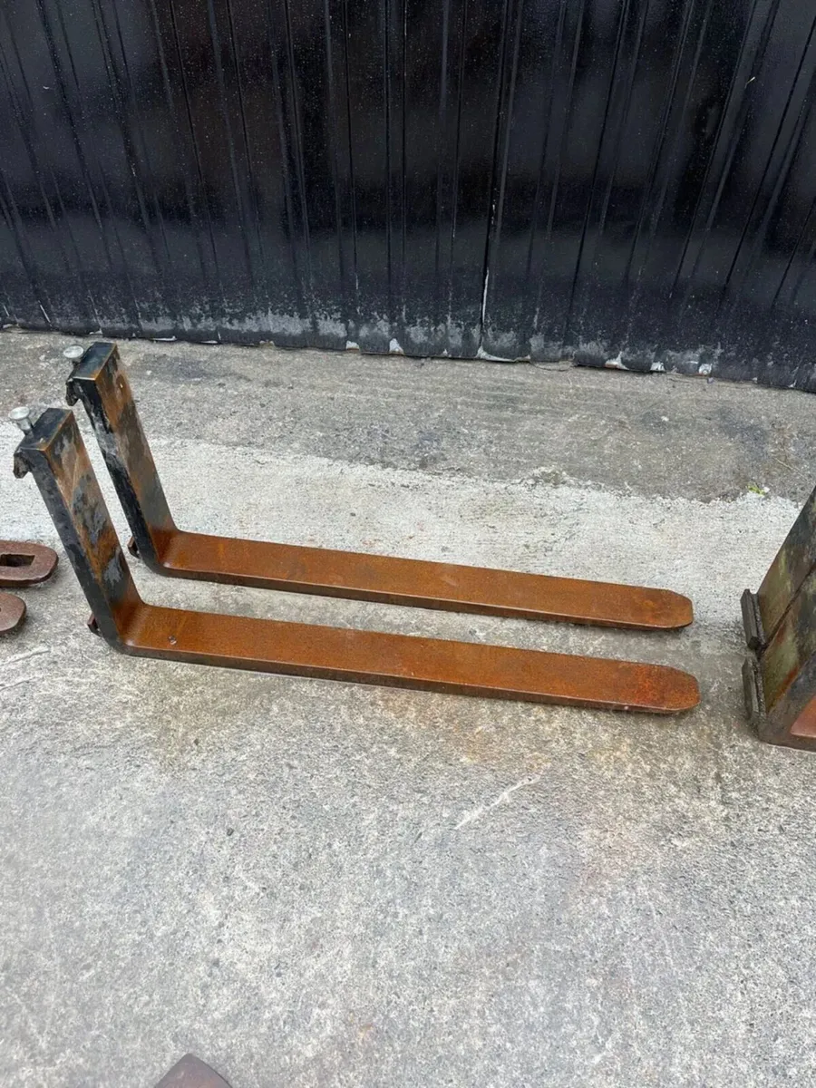 Large Section of Pallet Forks - Image 3