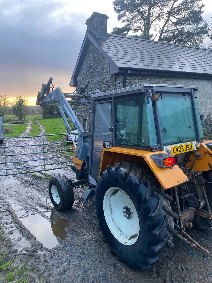 Renault tractor - Image 1