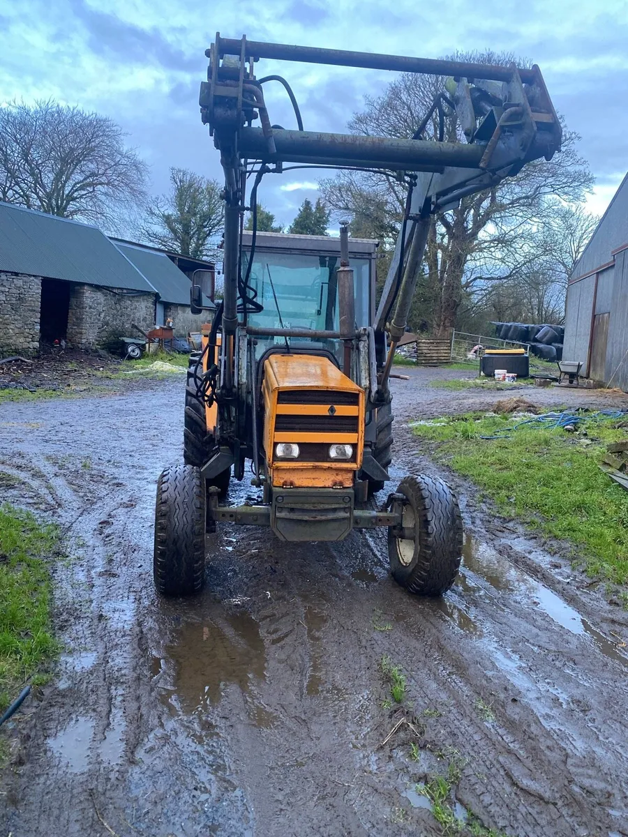 Renault tractor - Image 3