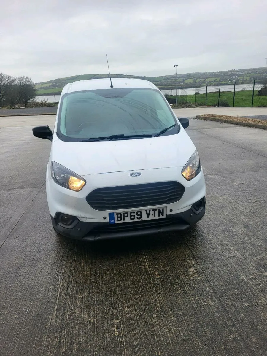 Ford corrier - Image 1