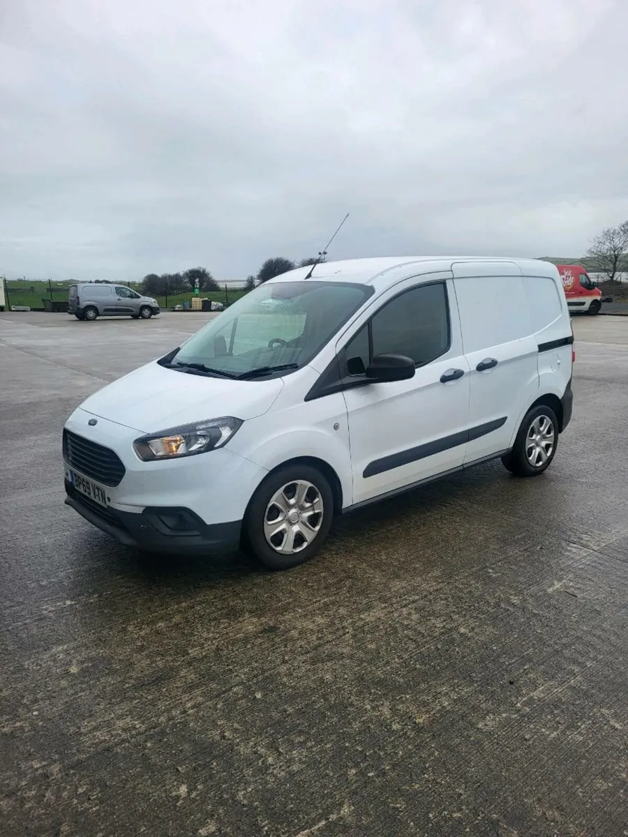 Ford corrier - Image 2