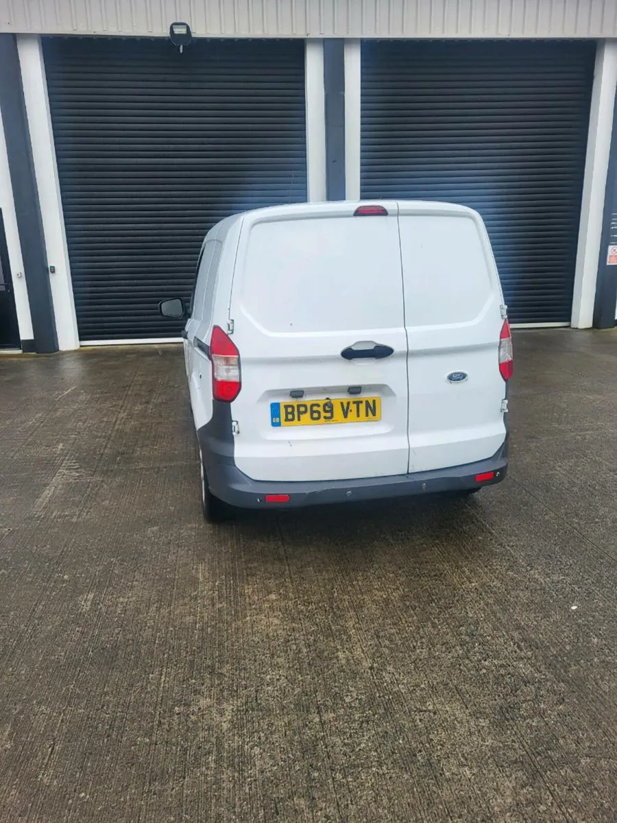 Ford corrier - Image 3