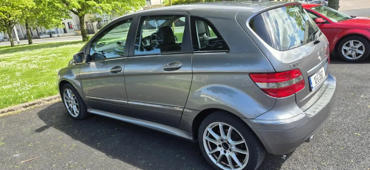 Mercedes-Benz B-Class 2010 - Image 3