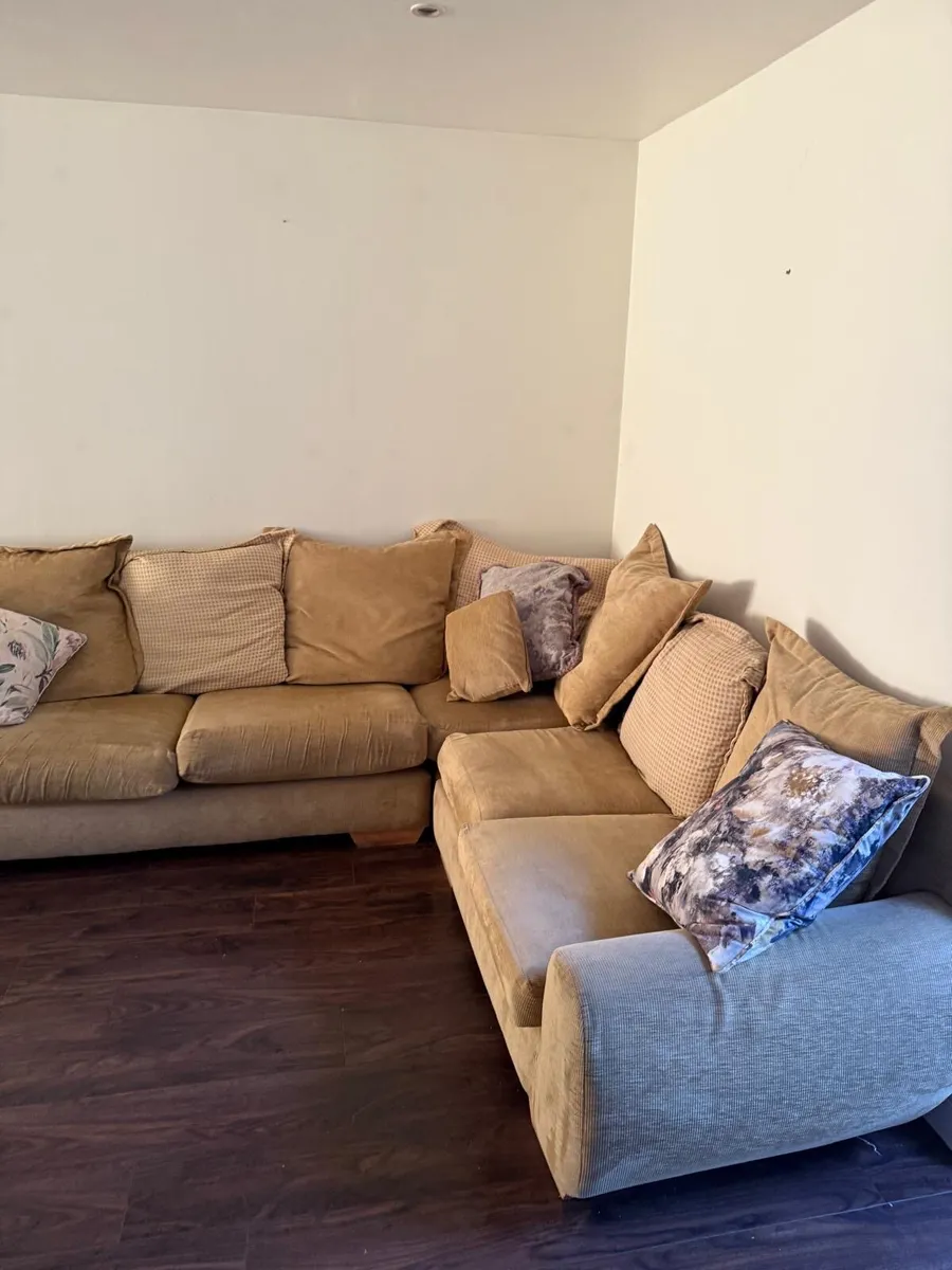 Sofa -Needs to go ASAP - Image 2